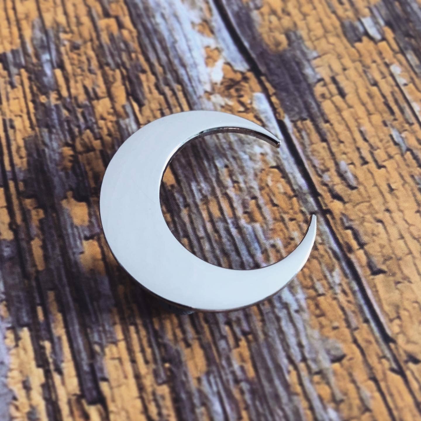 Crescent Moon - Enamel Pin